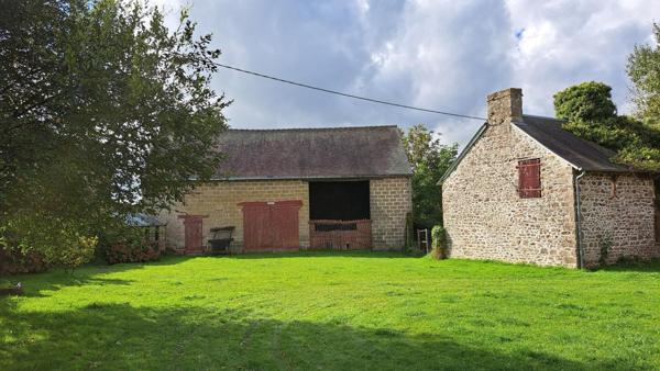 CORPS DE FERME à rénover  sur terrain 1900m²