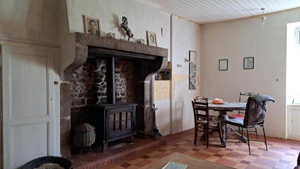 CORPS DE FERME à rénover  sur terrain 1900m²