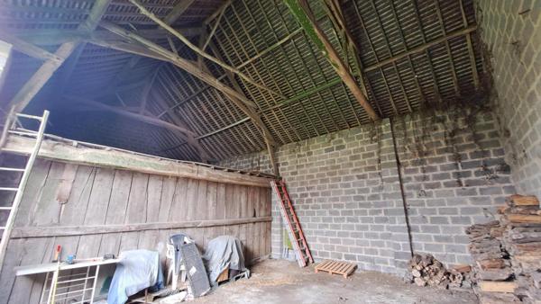 CORPS DE FERME à rénover  sur terrain 1900m²