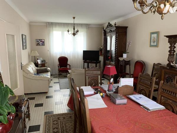 Au centre ville maison des années 1970