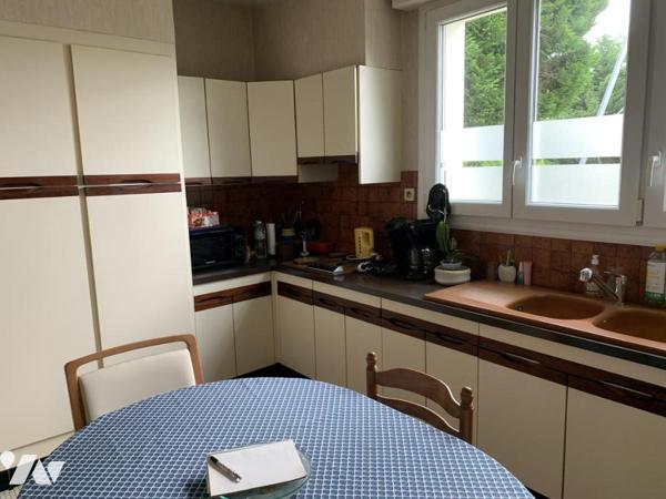 Au centre ville maison des années 1970