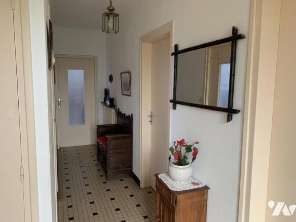 Au centre ville maison des années 1970