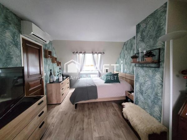 Au Calme en forêt d'Ecouen, robuste maison.