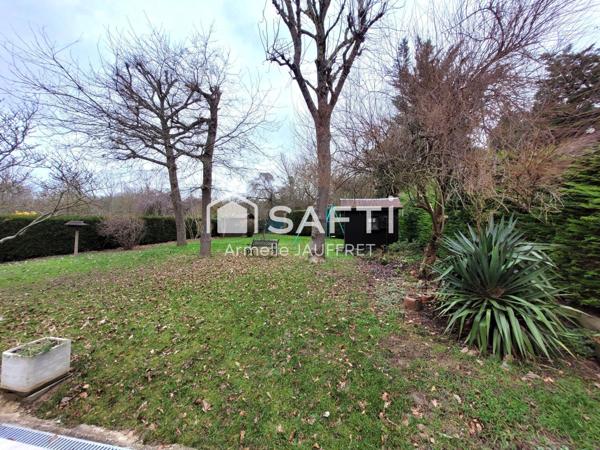Au Calme en forêt d'Ecouen, robuste maison.