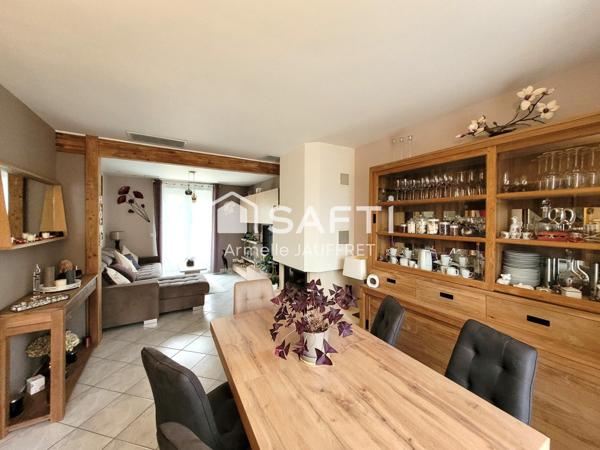 Au Calme en forêt d'Ecouen, robuste maison.