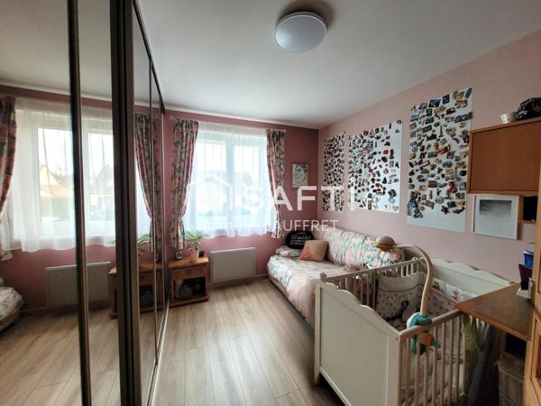 Au Calme en forêt d'Ecouen, robuste maison.