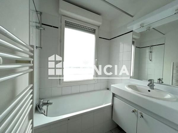 Location Appartement 3 pièces 68.66 m² - 77/79 AV DU GENERAL FRERE Lyon 69008
