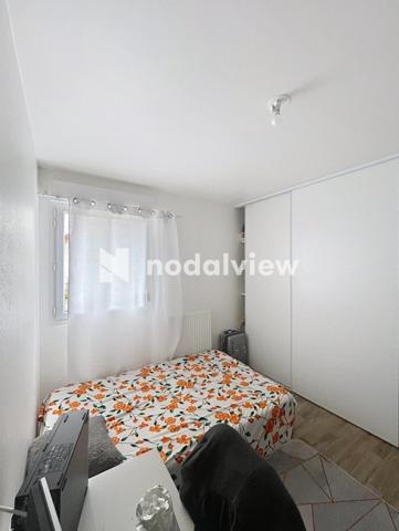 Vous rêvez du confort du neuf avec les avantages d’une maison ? Cet appartement est fait pour vous.