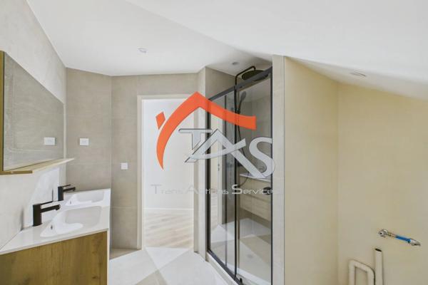 Vente                                                      Appartement
                        
                     4 pièces                      65 m2                     à Saint-Chamond