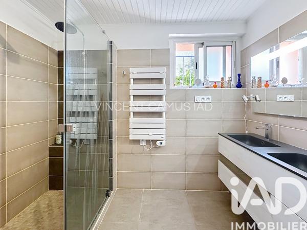 Maison à vendre 7 pièces 188 m² Sanary-sur-Mer