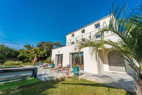 Exceptionnelle rénovation avec vue mer