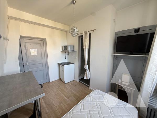 Appartement 1 pièce 9.8 m2