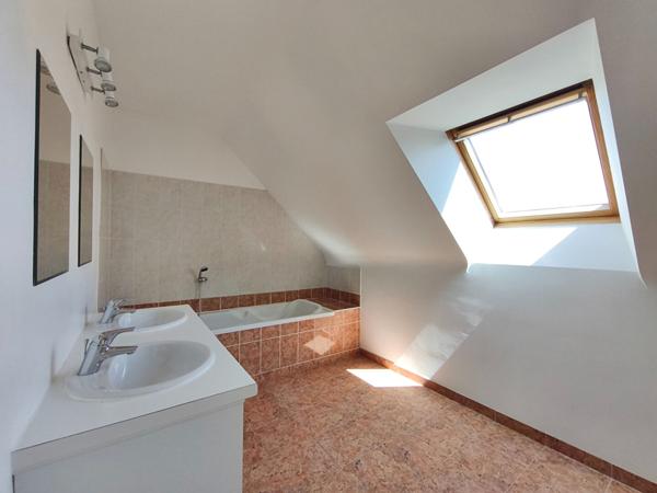 Maison Saint Jouan Des Guerets 6 pièce(s) 115.70 m2 à louer