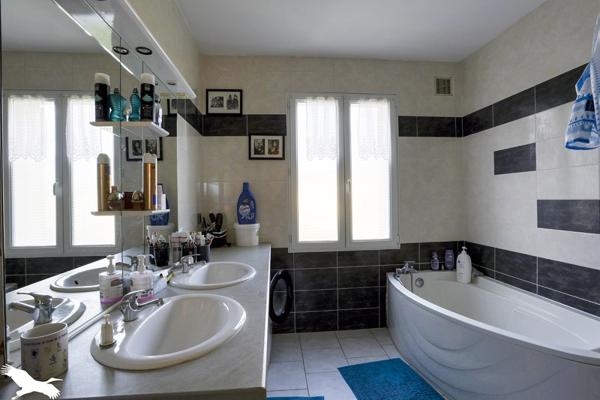 Maison à vendre |  Proissans |  10 pièces | 180 m²