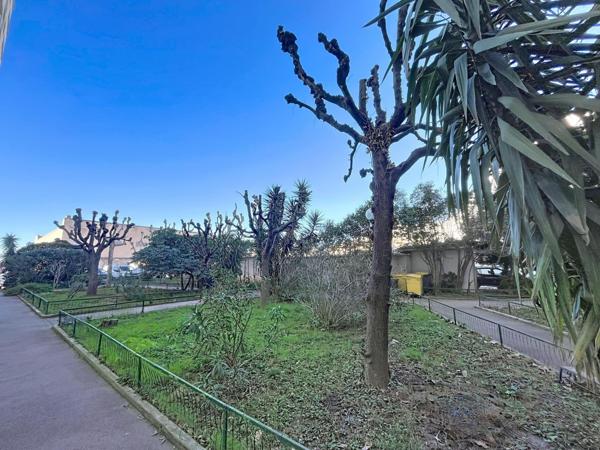 T2/3 avec exterieur stationnement et gardien 13010