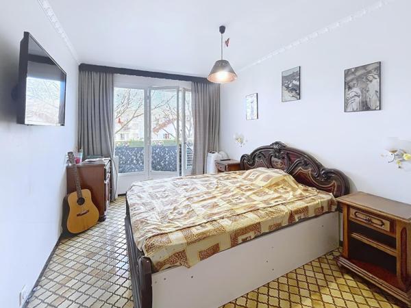 T2/3 avec exterieur stationnement et gardien 13010