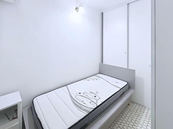 T2/3 avec exterieur stationnement et gardien 13010