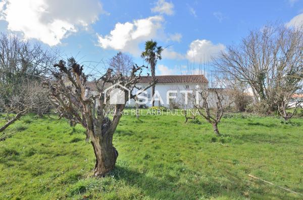 2133m² de terrain arboré, deux garages