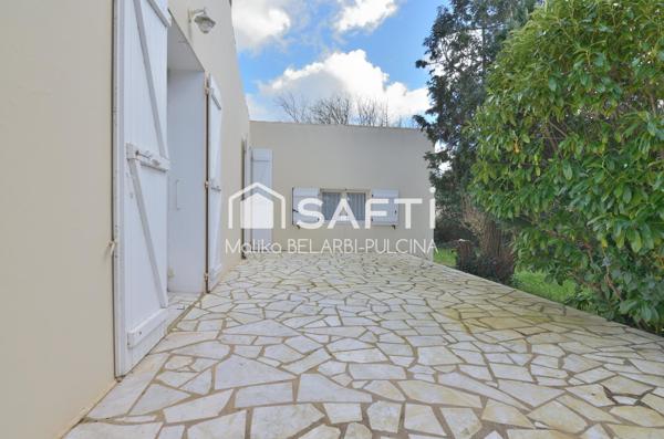 2133m² de terrain arboré, deux garages