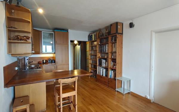 Appartement à vendre    2 pièces • 50 m2 Paris 20