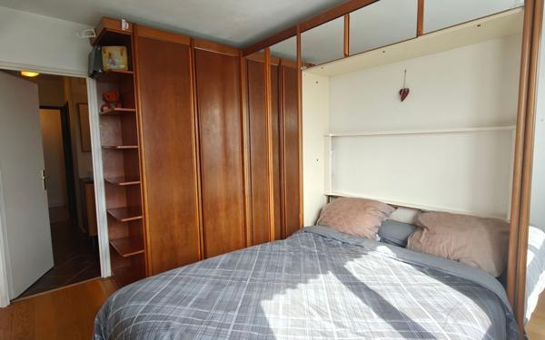 Appartement à vendre    2 pièces • 50 m2 Paris 20