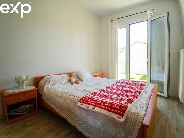 33560-PLAIN-PIED 5 PIECES RÉNOVÉ - 3 CHAMBRES-GARAGES-PARKINGS