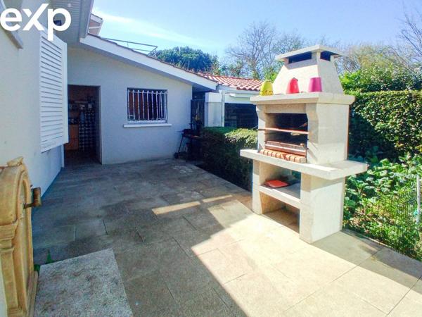 33560-PLAIN-PIED 5 PIECES RÉNOVÉ - 3 CHAMBRES-GARAGES-PARKINGS