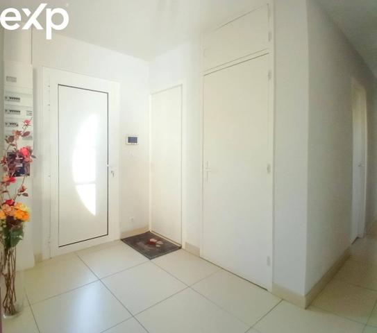 33560-PLAIN-PIED 5 PIECES RÉNOVÉ - 3 CHAMBRES-GARAGES-PARKINGS