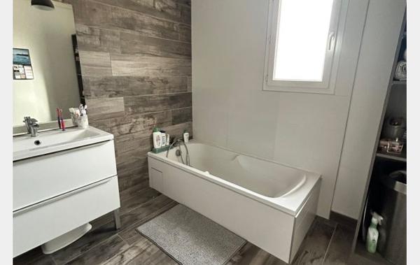 Vente Maison P4 + Garage + Parking rénové(e) Aigues-mortes   