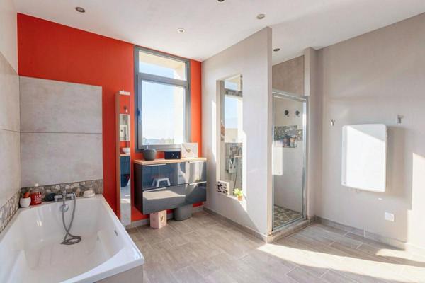 Maison Bron 4 pièce(s) 128.37 m2 plain pied