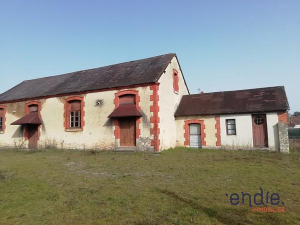 Ensemble Immobilier de 220m² avec 1500m² de terrain plein centre ville.