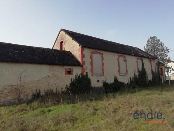Ensemble Immobilier de 220m² avec 1500m² de terrain plein centre ville.