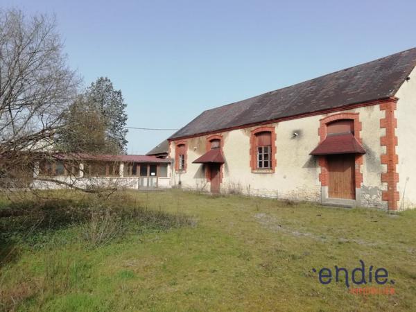 Ensemble Immobilier de 220m² avec 1500m² de terrain plein centre ville.