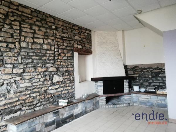 Ensemble Immobilier de 220m² avec 1500m² de terrain plein centre ville.