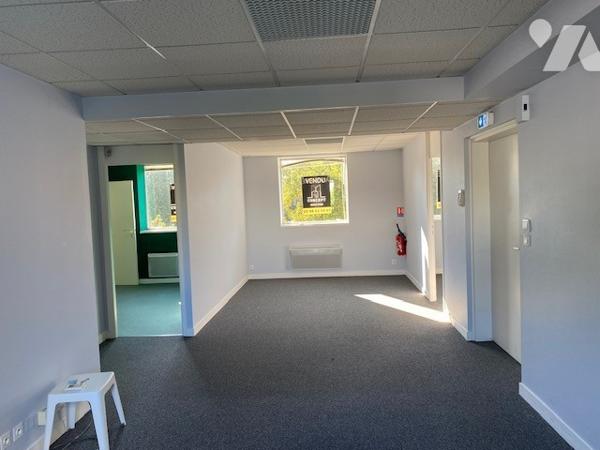Bureaux à vendre à QUIMPER (29000), proximité commerces, écoles, bus et accès routiers