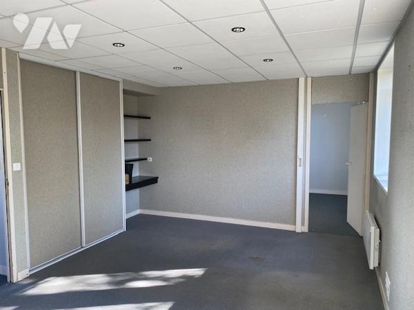 Bureaux à vendre à QUIMPER (29000), proximité commerces, écoles, bus et accès routiers