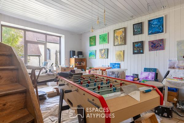 Bâtisse en pierre avec piscine et atelier d’artiste proche Besançon