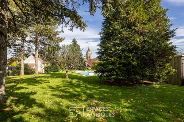 Bâtisse en pierre avec piscine et atelier d’artiste proche Besançon