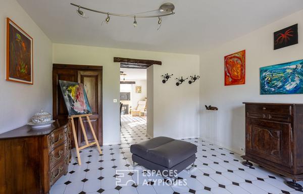 Bâtisse en pierre avec piscine et atelier d’artiste proche Besançon