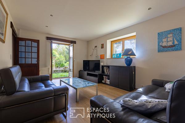 Bâtisse en pierre avec piscine et atelier d’artiste proche Besançon