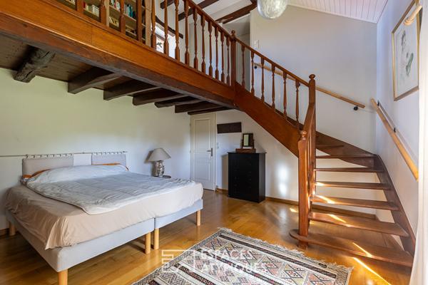 Bâtisse en pierre avec piscine et atelier d’artiste proche Besançon