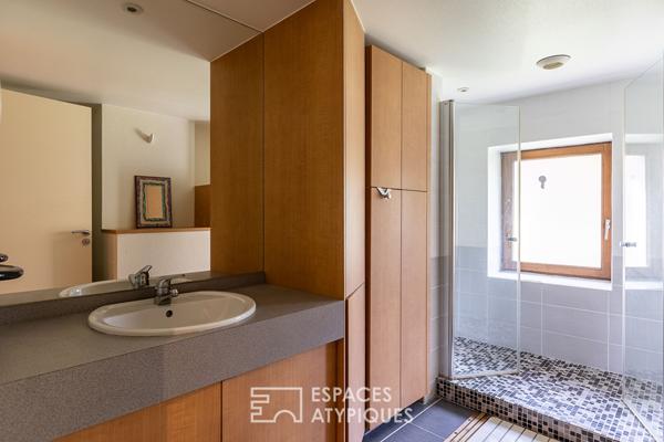 Bâtisse en pierre avec piscine et atelier d’artiste proche Besançon