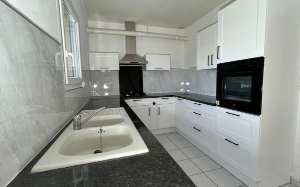 Maison à louer    4 pièces •  Uzein