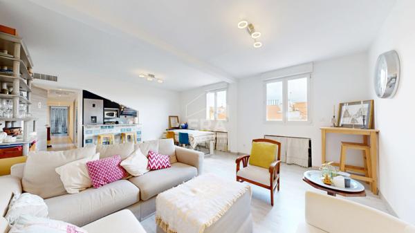 NICE - CENTRE-VILLE / RUE D'ANGLETERRE : JOLI 4 PIÈCES EN DERNIER ÉTAGE