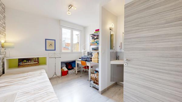 NICE - CENTRE-VILLE / RUE D'ANGLETERRE : JOLI 4 PIÈCES EN DERNIER ÉTAGE