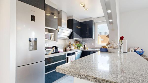 NICE - CENTRE-VILLE / RUE D'ANGLETERRE : JOLI 4 PIÈCES EN DERNIER ÉTAGE