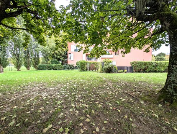 APPARTEMENT T3 en rez de jardin, d'environ 75m² avec terrasse, cave et garage