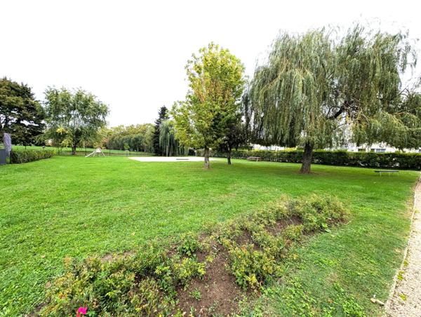 APPARTEMENT T3 en rez de jardin, d'environ 75m² avec terrasse, cave et garage