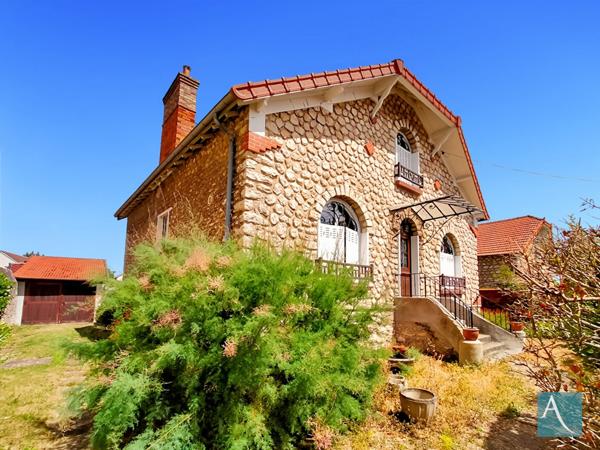 EXCLUSIVITÉ L'ADRESSE ÉTAMPES ? Élégante meulière de caractère en coeur de ville