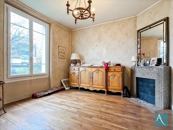 EXCLUSIVITÉ L'ADRESSE ÉTAMPES ? Élégante meulière de caractère en coeur de ville